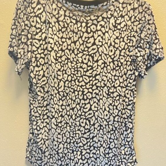 AndTheWhy Womens Leopard Print Short Sleeve Top - Picture 2 of 7